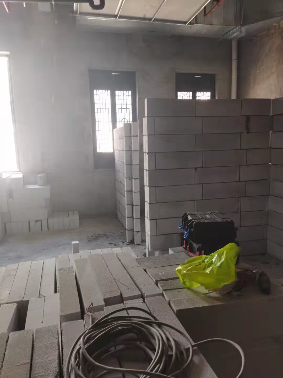 加气块隔墙现场